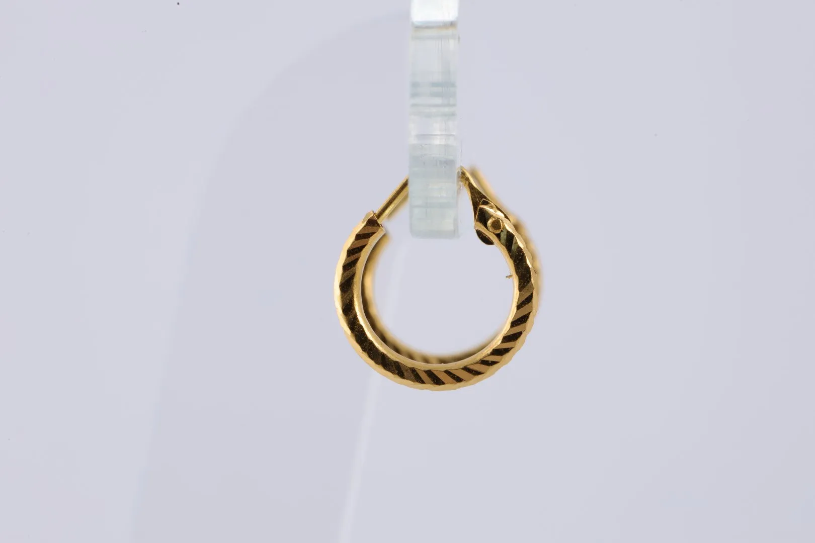 22k Yellow Gold Small Hoop Huggie Earrings (1.04g.)