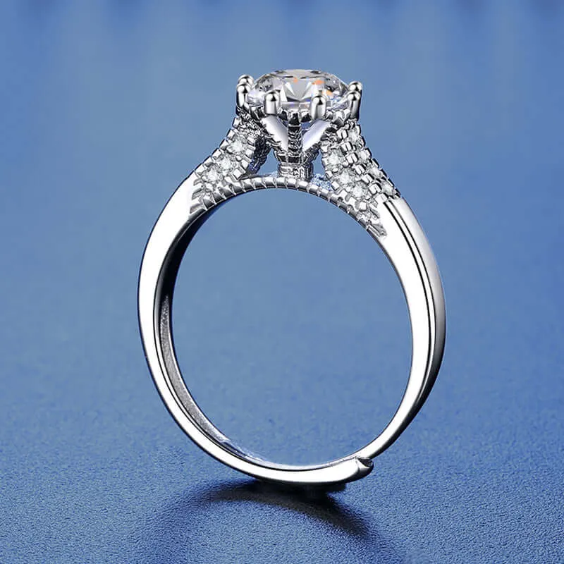 Fashionable Classic Moissanite Ring