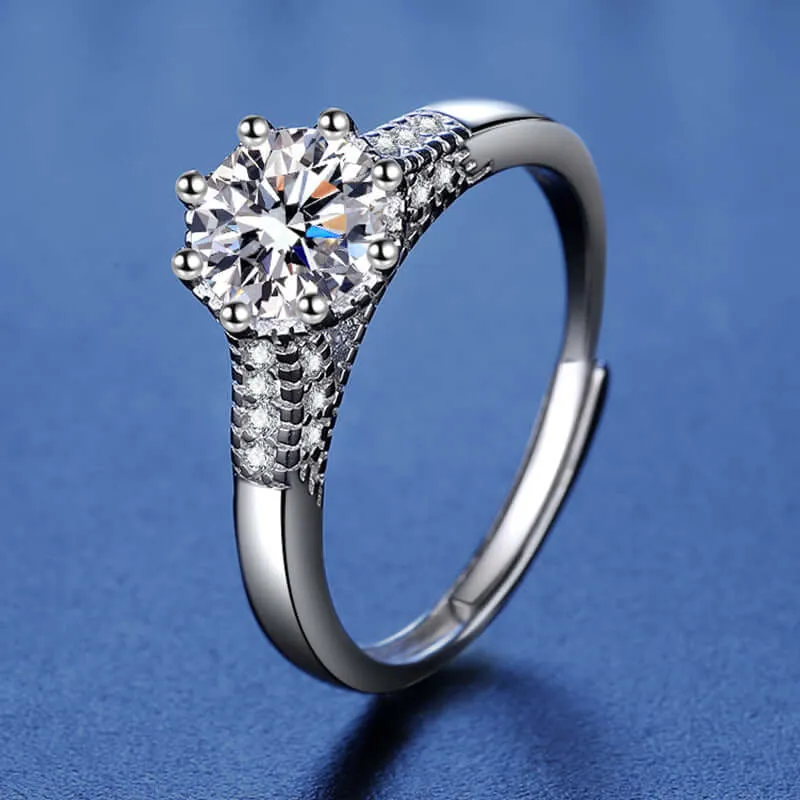 Fashionable Classic Moissanite Ring