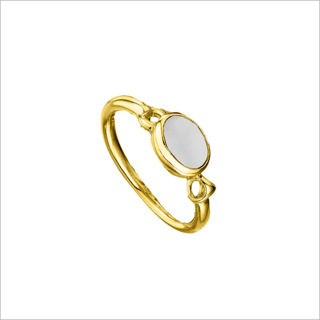 Lolita White Agate Ring in Sterling Silver plated with 18k Yellow Gold